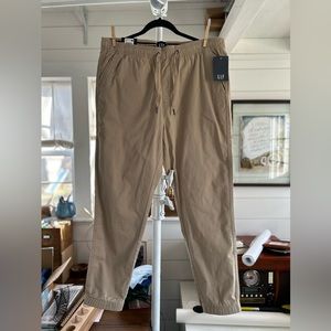 New WITH TAGS Gap Khaki Joggers